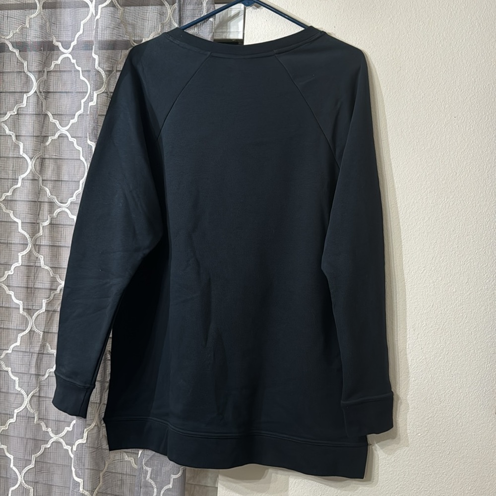 Nike Women's Dry Long Versa Vented Hem crewneck size small - Picture 4 of 6